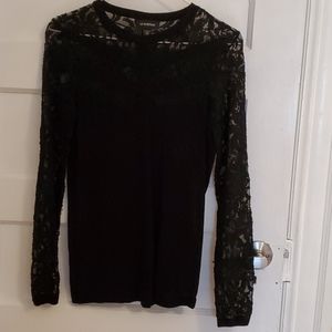 Lace detailed top
